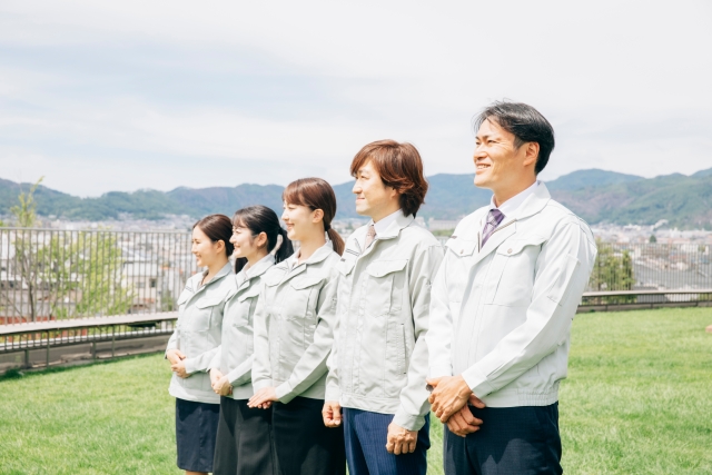 自動車関連　スグナビ - 【寮費無料】未経験OK★自動車シートの組立スタッフ募集！月収29万円可◎日払い・前払い制度あり！